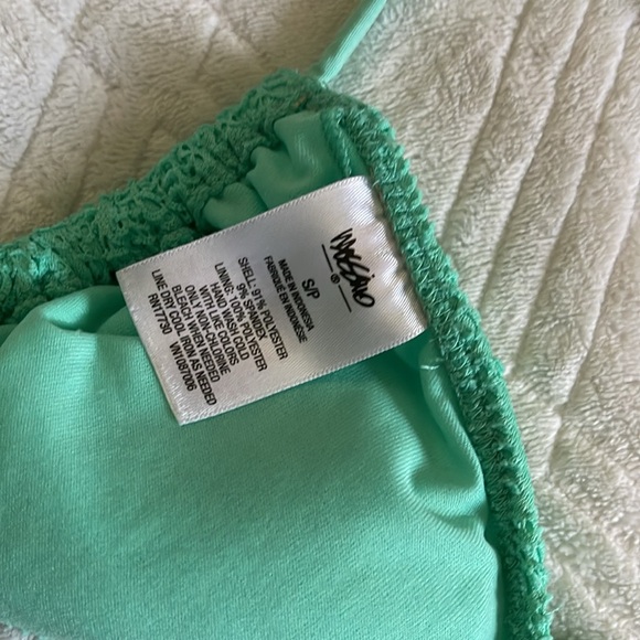 Bikini - Picture 5 of 10